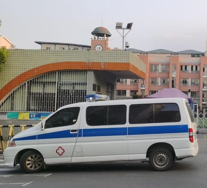 翁田镇救护车出租护送骨折病人一公里多少钱